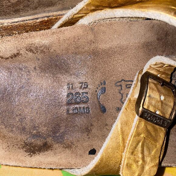 Birki's by Birkenstock soft footbed big buckle sandals Gold L10 M8 - Picture 12 of 12